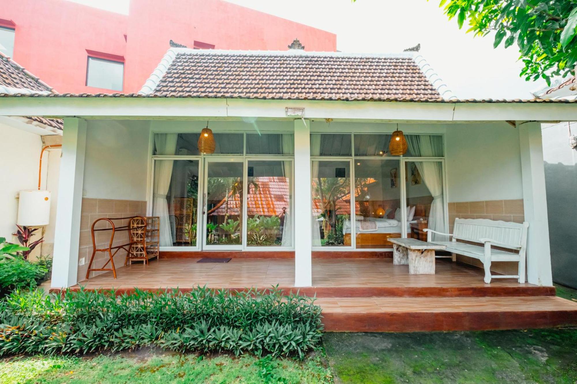 Agung Wiwin Homestay & Restaurant Mengwi Exterior photo